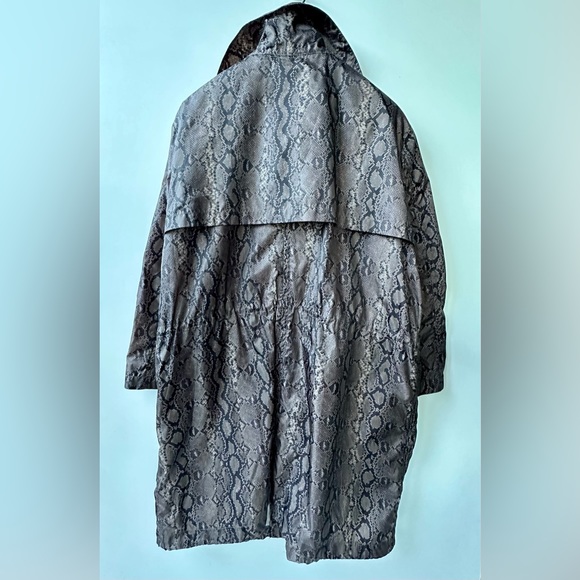 MICHAEL KORS WINDBREAKER JACKET, RAIN COAT, SNAKE PYTHON PRINT, PACKABLE size XL - Picture 5 of 13